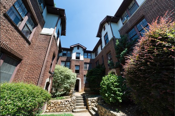 Highland Court Apartments 2525 Highland Avenue